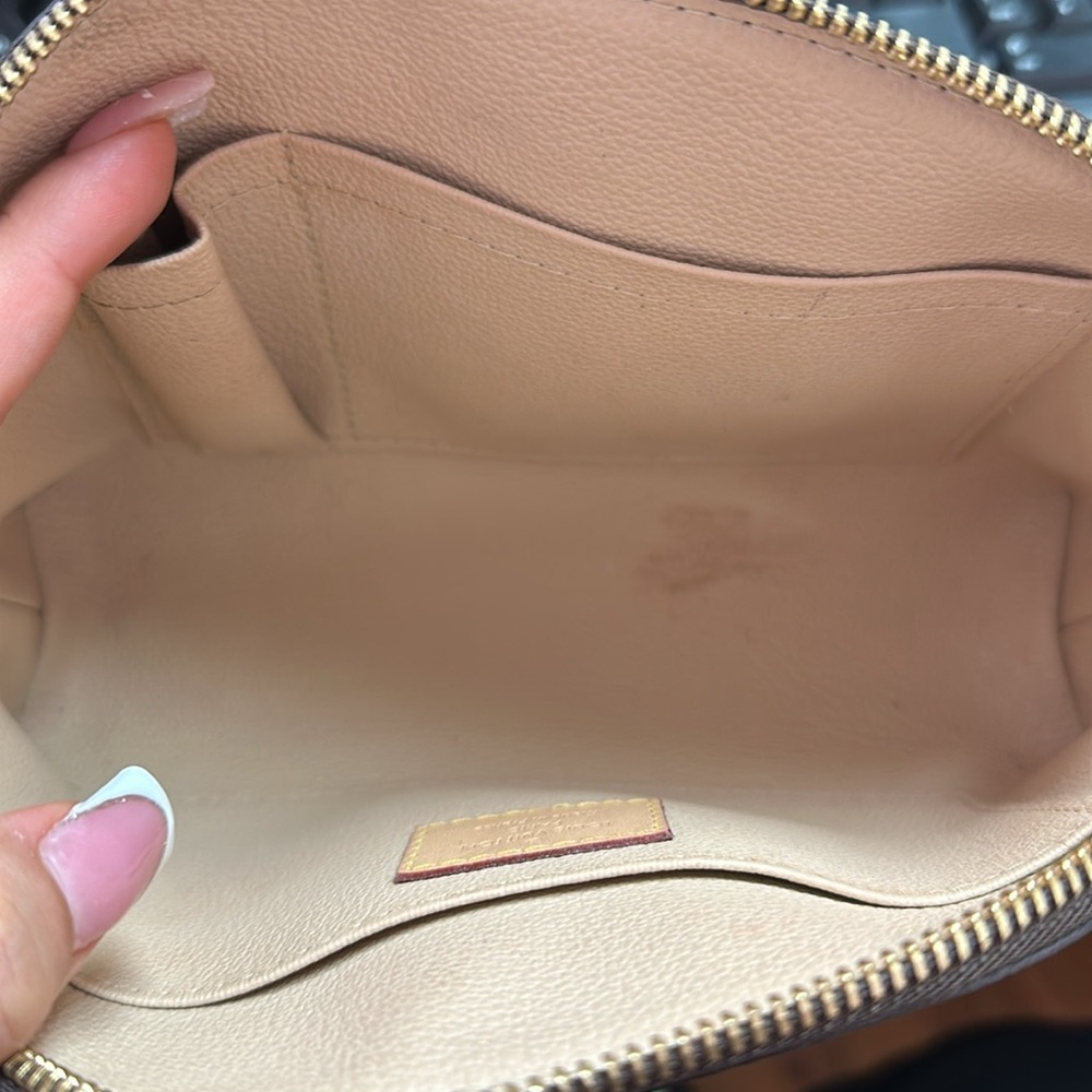 Louis Vuitton Cosmetic Pouch GM - Picture 4 of 10